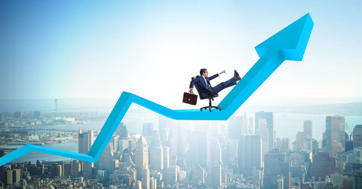 Estrategias-para-aumentar-las-ventas-de-tu-empresa empresario aumentando sus ventas con estrategias